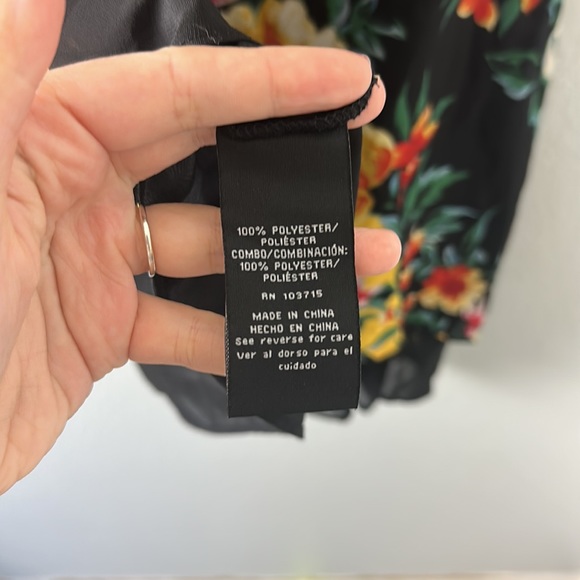 Zac & Rachel Asymmetrical Floral Sleeveless Top - Picture 5 of 7